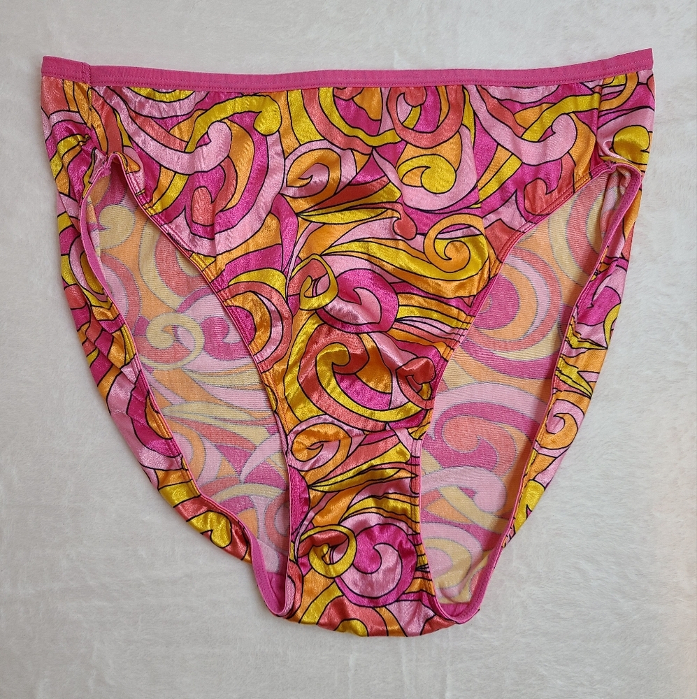 New VTG Delicates Second Skin Satin Classic Brief Panty Size Lg RARE